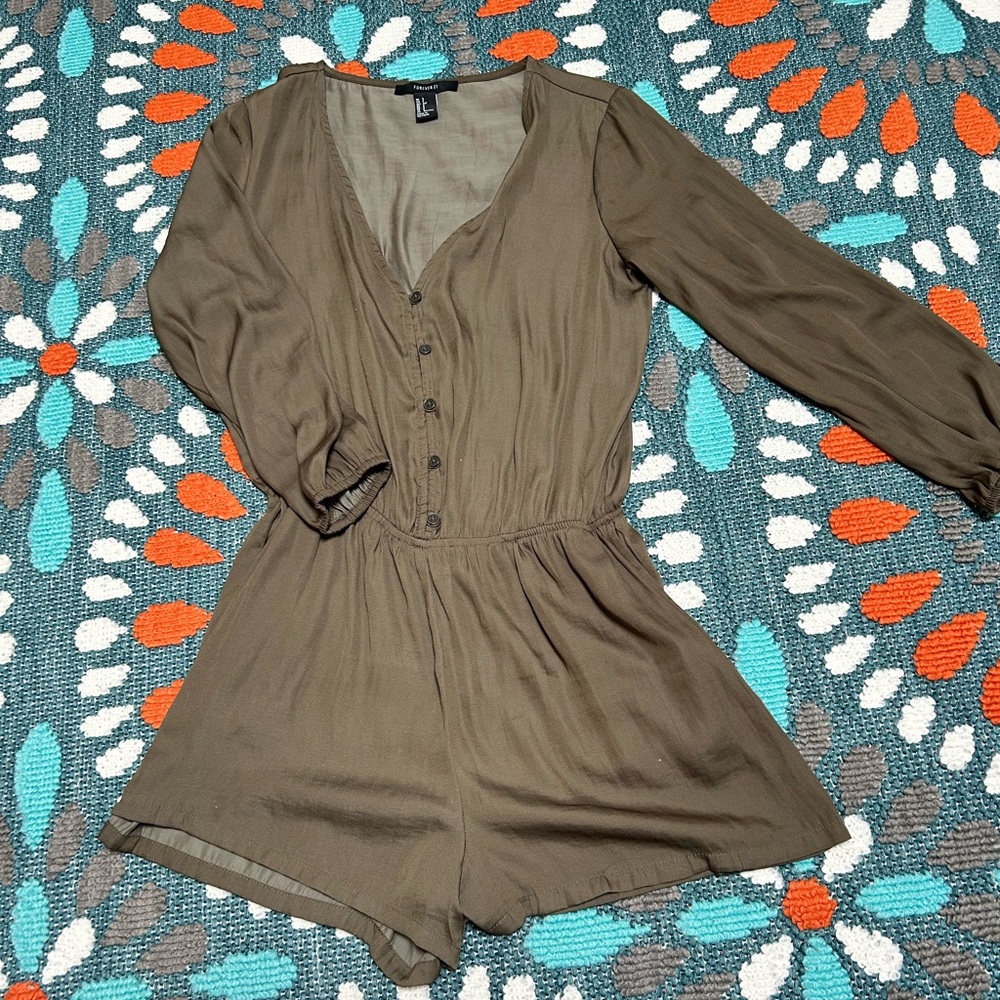 Forever 21 size small army/olive green button up long sleeve romper